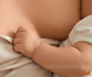 BÚ MẸ trực tiếp hoàn toàn làm TẮT gen VIÊM DA CƠ ĐỊA ở trẻ sơ sinh và trẻ nhỏ